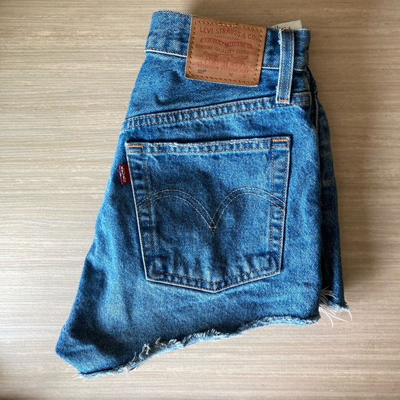 Levi’s 501 Shorts - Picture 2 of 2